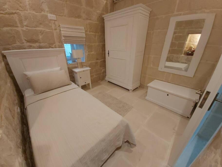 Farmhouse Villa With Large Pool And Garden In Gozo ガルブ エクステリア 写真